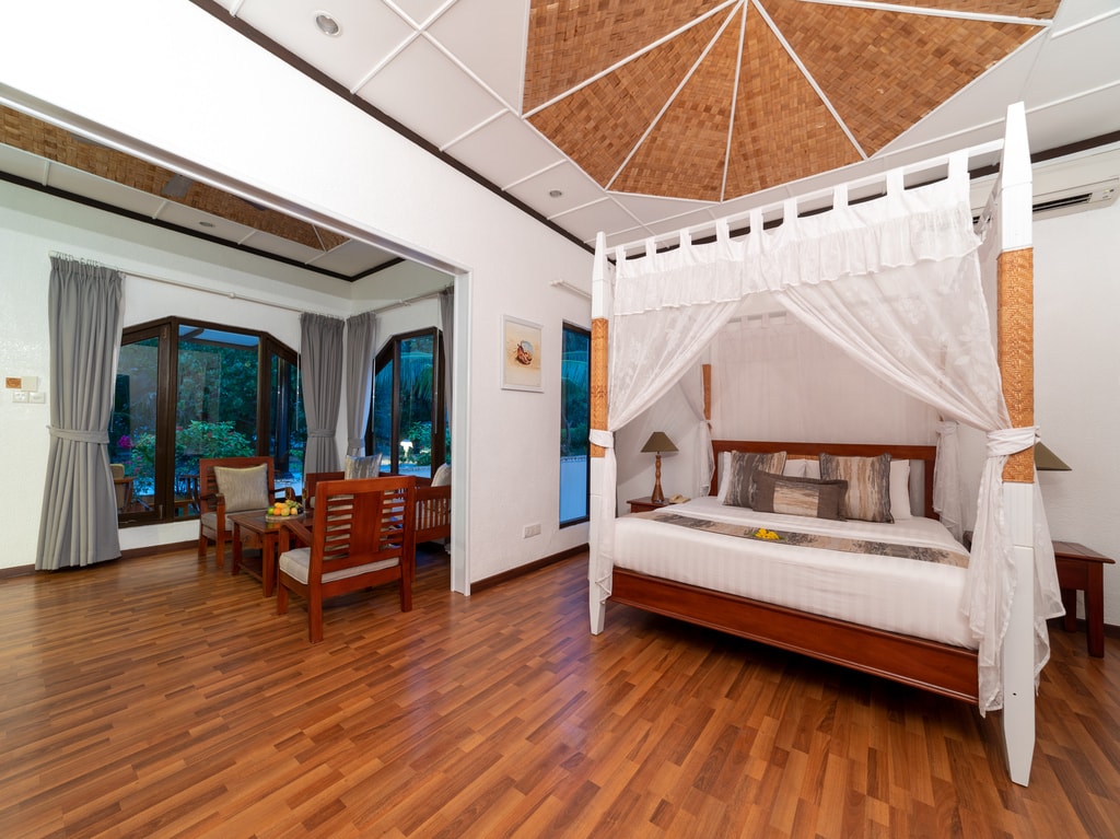 With high thatched ceilings and elegant parquet flooring, these rooms are both spacious and inviting. The living and bedroom areas exude charm, making them perfect for families with children. The option for interconnecting rooms adds flexibility, ensuring everyone enjoys a comfortable stay