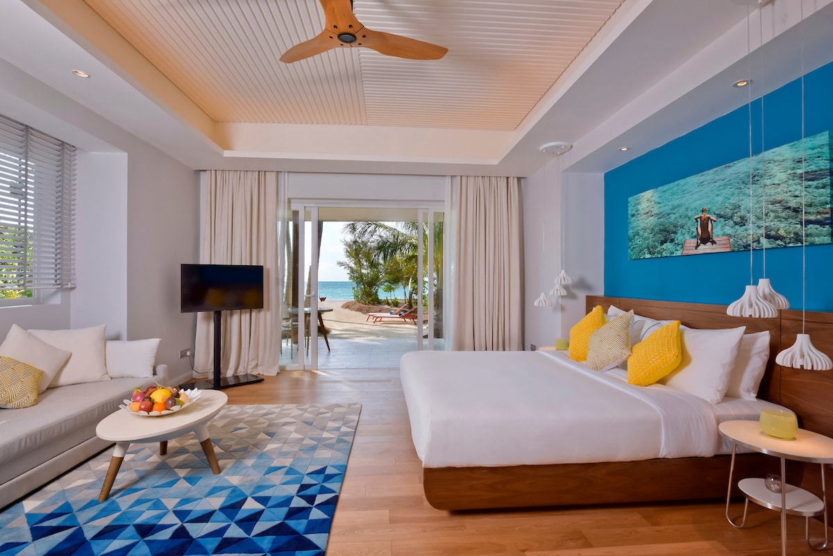 - 97 m2

- Situated along the main beach

- Suitable for families and friends

- 2 adults + 2 kids

- Free Wifi

- In-room entertainment system with 40-inch LED TV

- Mini bar / Hair Dryer / Safe

- Coffee Machine

- A bubbly ambient swirl pool to soothe and chillax

- Semi-outdoor bathroom with bathtub, rainfall shower and day-bed