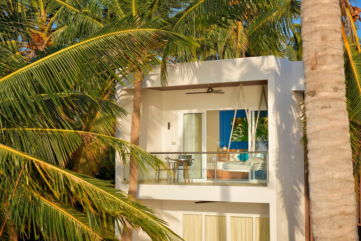 - 110 m² 

- With a window

- Free Wi-Fi

- Private bathroom

- Bathtub

- Minibar

- Sea view

- Shower