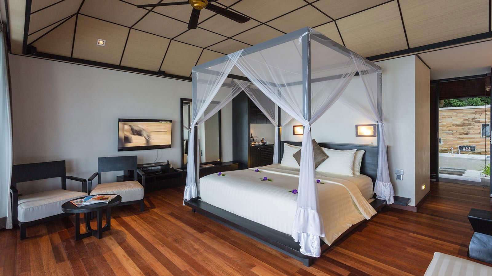 - 90 M²
- For their private terrace with direct access to the lagoon and the tropical surrounding, the Lagoon Villas are a favourite for many of our guests.