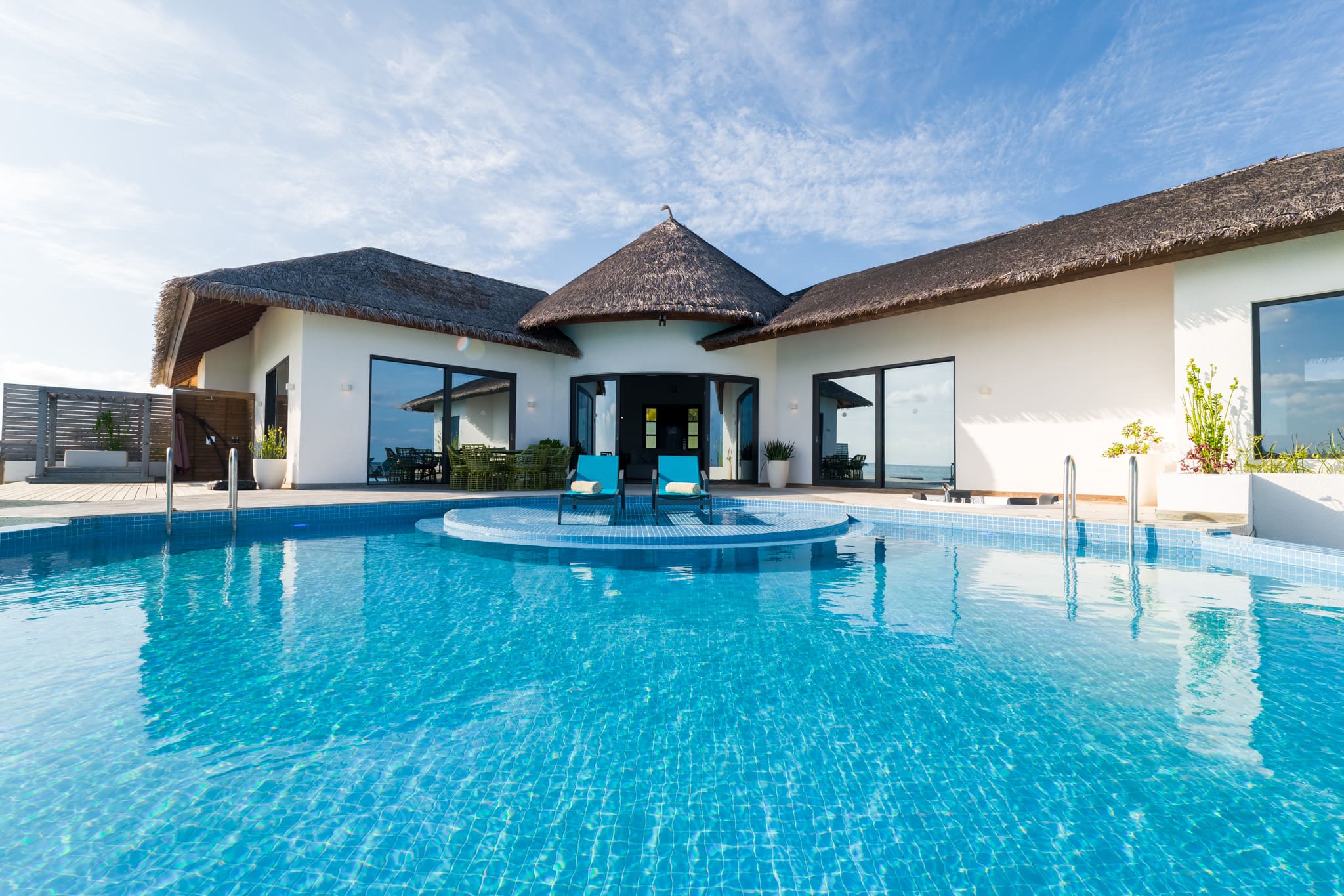 - 6 Person Guests
- 350sqm Size
- Seaview