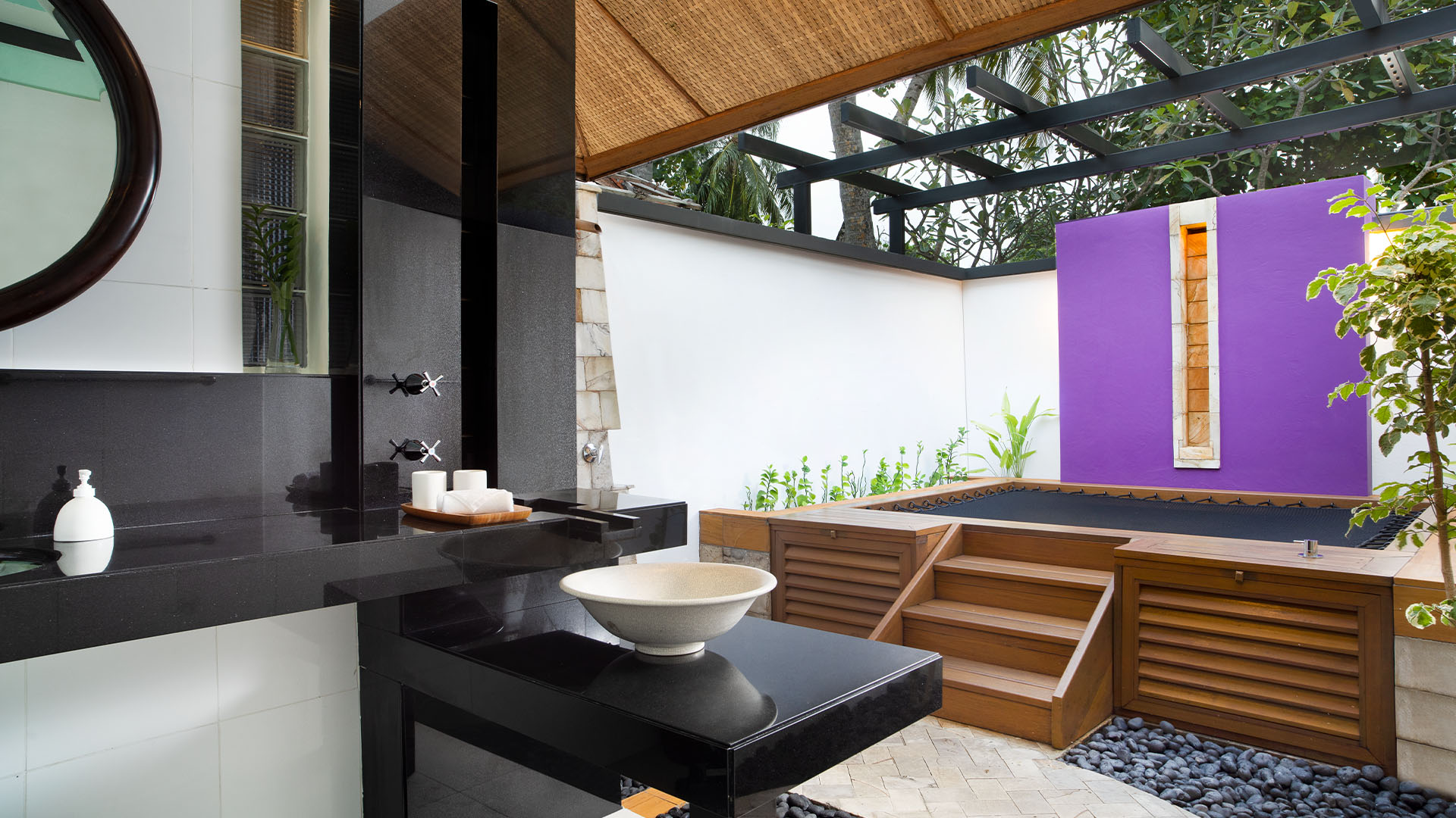 - 68 sqm / 732 sqft
- King beds
- View Rooms Oceanfront
- 24 hours check-in and check-out
- Coffee and Tea Making Facilities
- Complimentary Wi-Fi
- In-Room Safe
- Minibar
- Outdoor Shower
- Smart TV