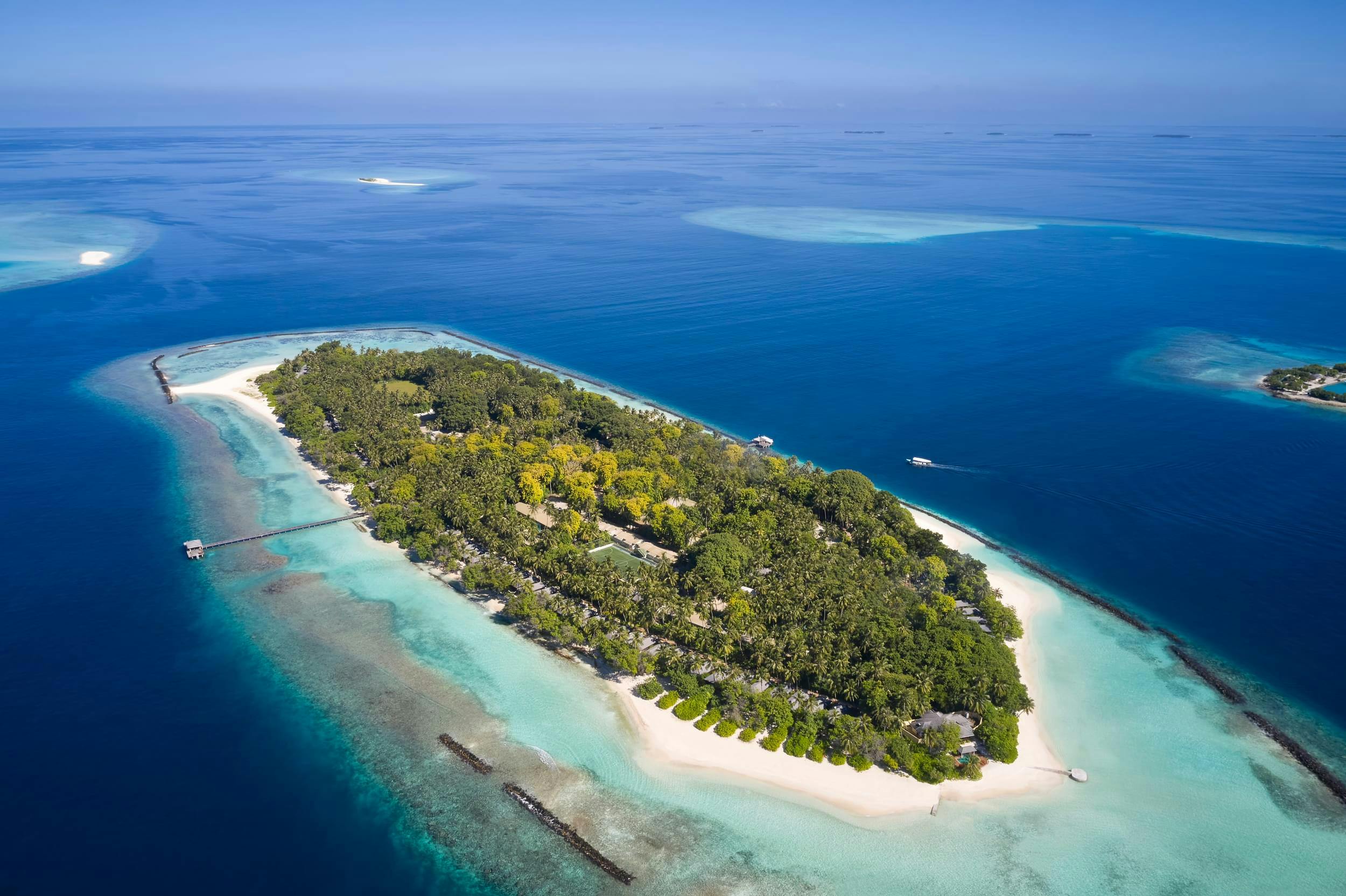 Royal Island Resort & Spa is a luxurious beachfront resort located on the private island of Horubadhoo in the UNESCO Biosphere Reserve of Baa Atoll. Surrounded by crystal-clear lagoons, white sandy beaches, and lush tropical greenery, the resort offers a perfect blend of natural beauty, relaxation, and authentic Maldivian hospitality.
The resort features 152 spacious beachfront villas designed with traditional Maldivian architecture and modern comforts, offering privacy and stunning ocean views. Guests can enjoy direct beach access, peaceful island surroundings, and a relaxing tropical atmosphere ideal for honeymooners, couples, and families.