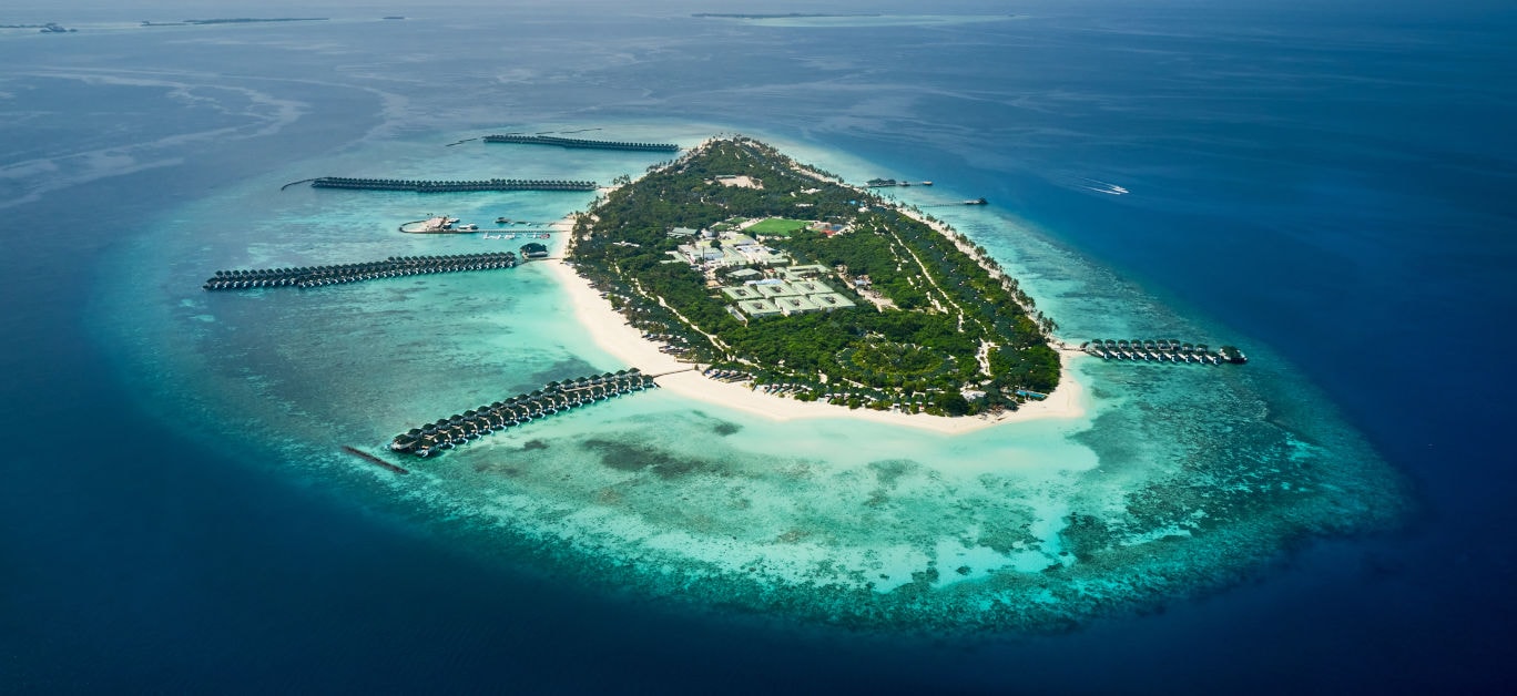 Siyam World Maldives is one of the largest and most exciting luxury all-inclusive resorts in the Maldives, offering a completely different experience from traditional island resorts. Located on a massive natural island in Noonu Atoll, the resort is designed around freedom, entertainment, and endless experiences, making it ideal for families, couples, groups, and active travelers.
Known for its unique concept “The Maldives Turned Up”, Siyam World features overwater villas with slides, the Maldives’ largest floating water park, the country’s first horse ranch, go-karting, football facilities, extensive watersports, nightlife, and one of the most comprehensive 24-hour all-inclusive concepts in the Maldives