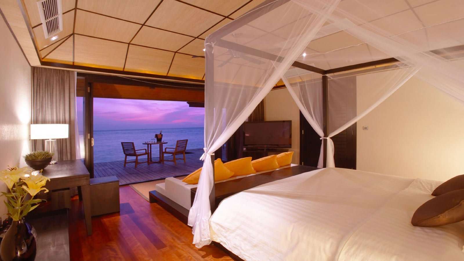- 182M²
- Beauty lies in the eyes of the beholder, yet all eyes love what they see in and around the Sunset Water Suites.