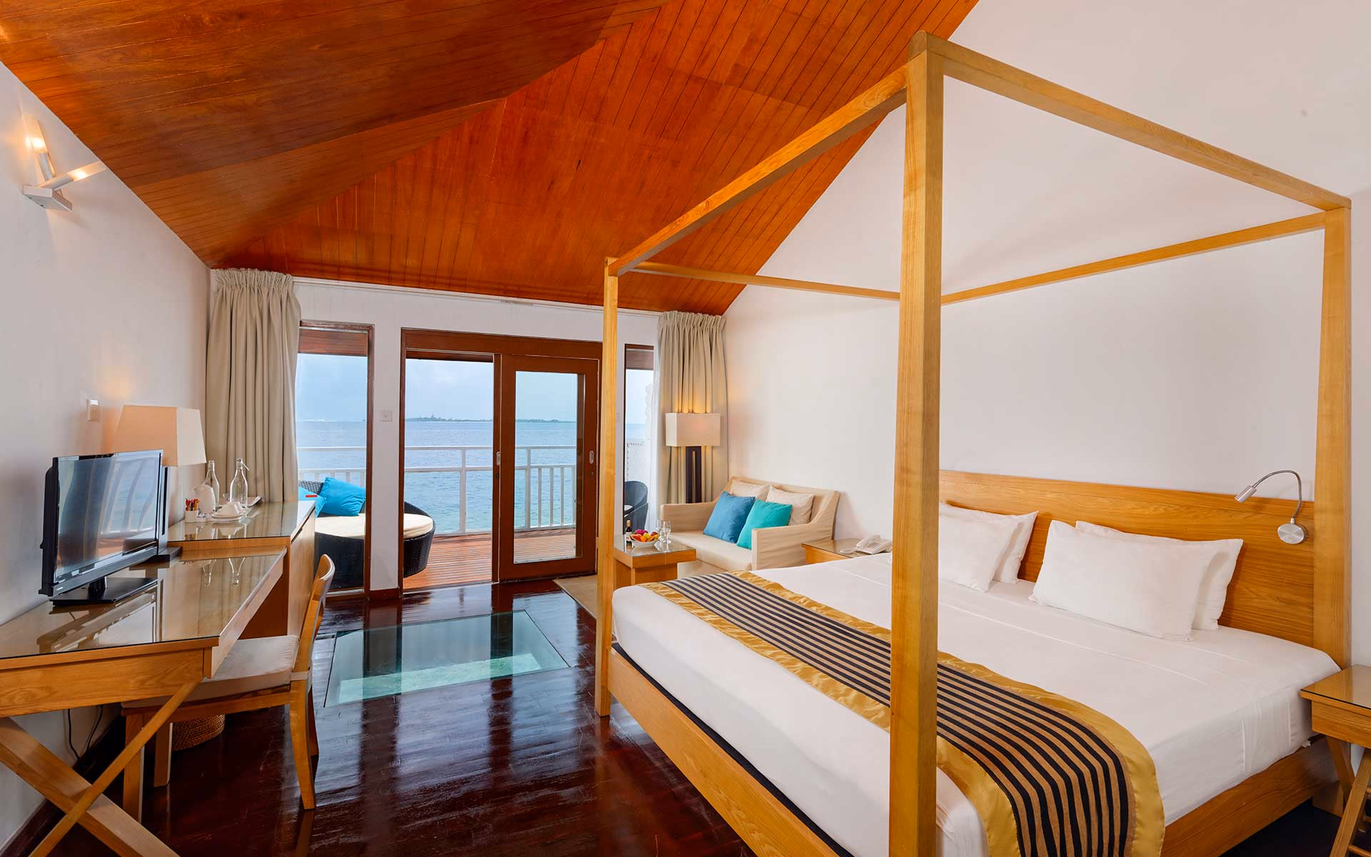 - 47 Sqm
- Double Bed
- 3 or 2 Adults and 1 Child
- Unparalleled view of the lagoon